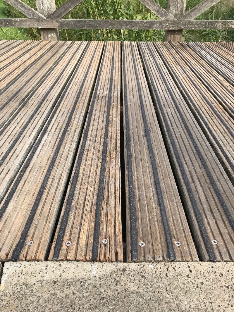Smartgrips in een houten loopbrug